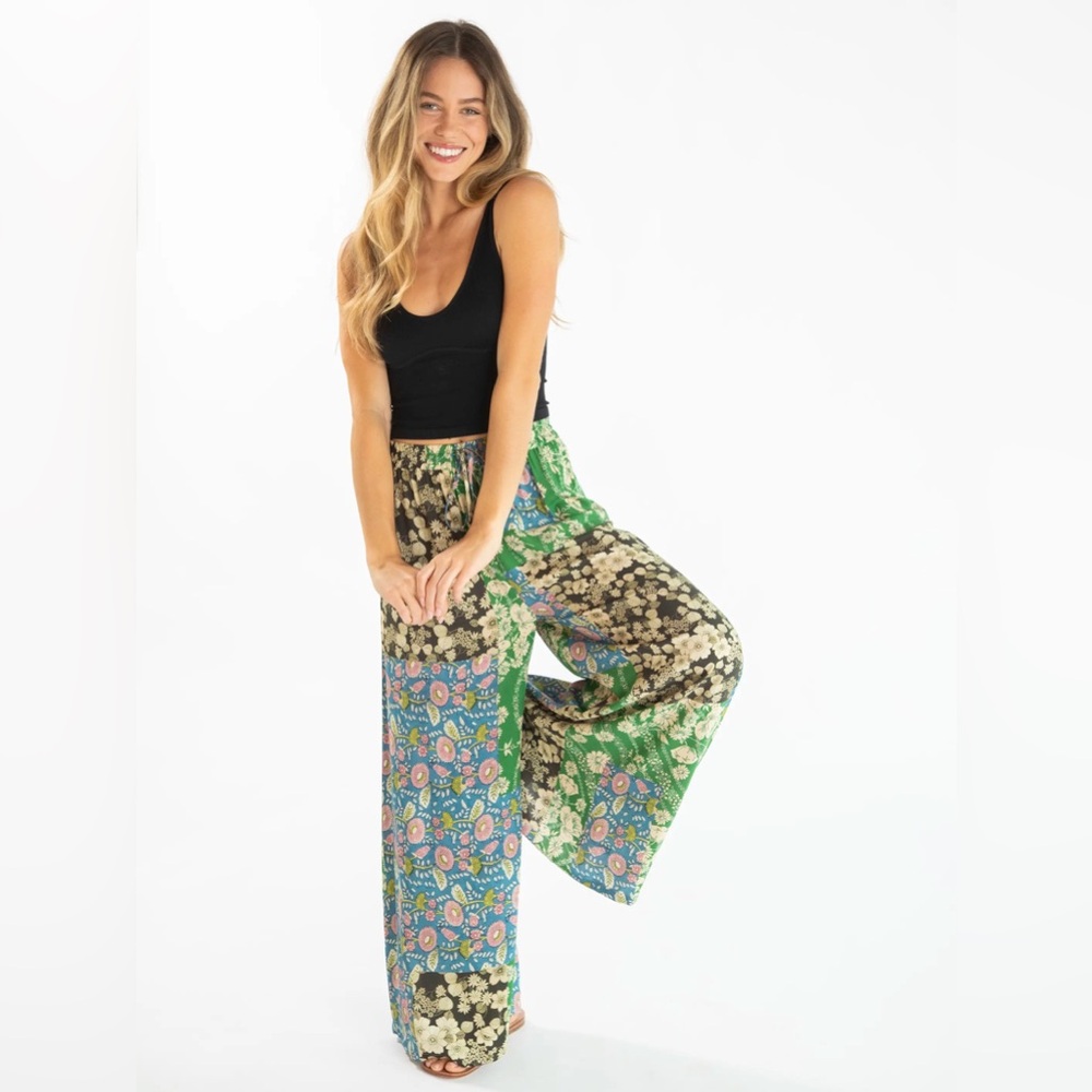 🌙NATURAL LIFE Go With The Flow Wide Leg Pant - Green Blue Floral🌙